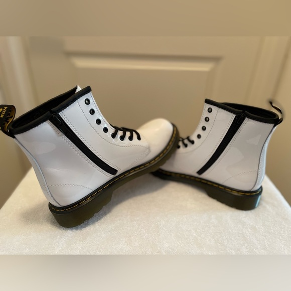 Doc Marten Kids Boots- Size 5 (Junior Girls); Size 4 (Boys) - Picture 9 of 10